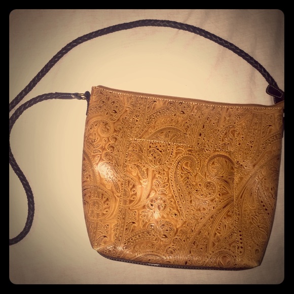 Relic Handbags - EUC Relic tan paisley print crossbody shoulder bag